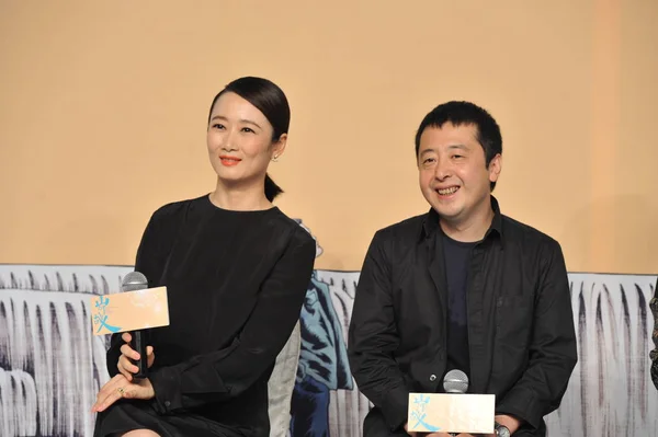 Κινεζική Διευθυντής Jia Zhangke Δεξιά Και Σύζυγό Του Ηθοποιό Τάο — Φωτογραφία Αρχείου