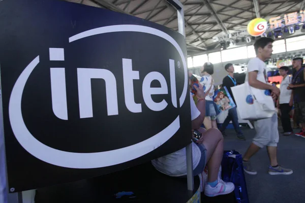 Besucher Gehen Stand Von Intel Während Der China Digital Entertainment — Stockfoto