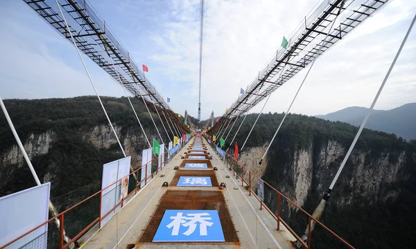 View World Longest Highest Glass Bottomed Bridge Construction Zhangjiajie Grand — Stock Photo, Image