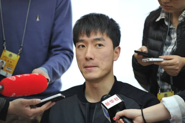 Bintang Hurdler Tiongkok Liu Xiang Diwawancarai Pada Sebuah Diskusi Panel — Stok Foto