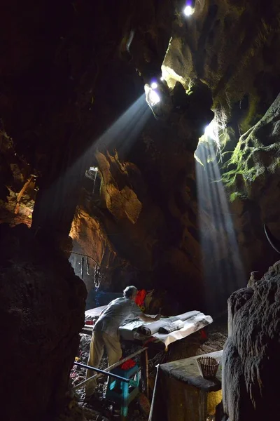 Year Old Song Chuanzhong Draws Cave Has Spent Three Decades — Stock Photo, Image