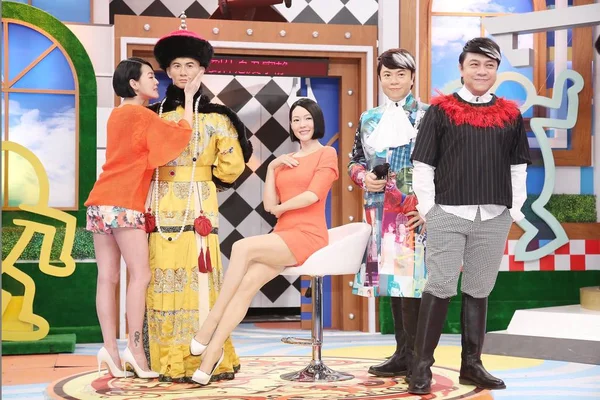 Taiwanese Hosts Dee Hsu Links Kevin Tsai Rechts Poseren Met — Stockfoto