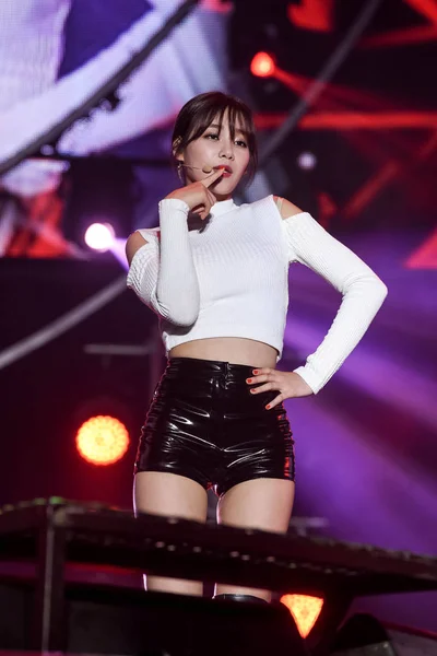 Miembro Del Grupo Chicas Surcoreanas Aoa Actúa Concierto Fnc Kingdom —  Fotos de Stock