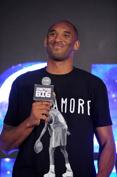 Nba Superster Kobe Bryant Glimlacht Een Promotie Evenement Voor Mobiele — Stockfoto