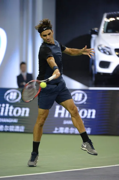 Roger Federer Suíça Retorna Tiro Para Albert Ramos Vinolas Espanha — Fotografia de Stock