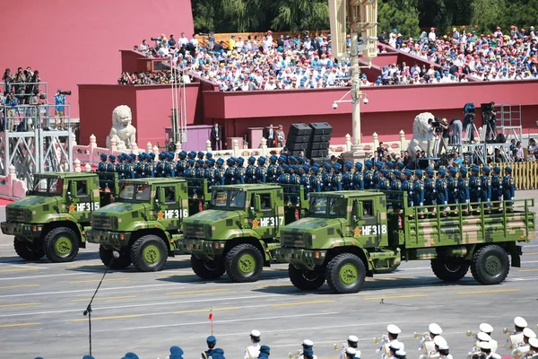 Katonai Teherautók Szállító Női Kínai Pla Népi Felszabadítási Hadsereg Orvosi — Stock Fotó