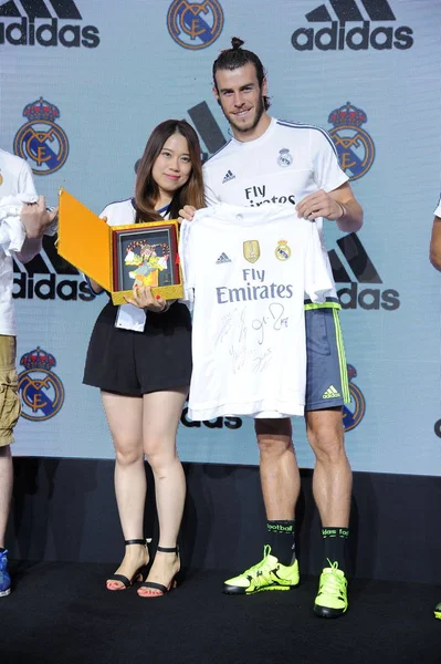 Gareth Bale Del Real Madrid Destra Posa Con Fan Evento — Foto Stock