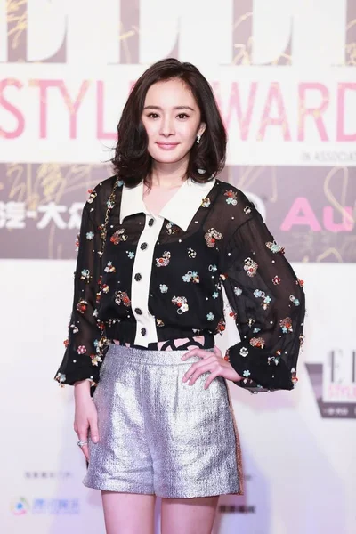 Kínai Színésznő Yang Megérkezik Vörös Szőnyegen Elle Hang 2015 Style — Stock Fotó