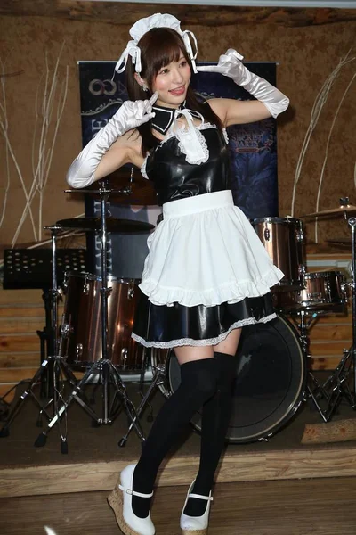 2015年4月4日 Moe Amatsuka 在台湾台北举行的宣传她的新音乐专辑的粉丝会议上摆姿势 — 图库照片