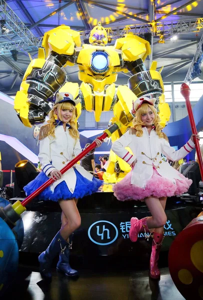 Шоу Девочки Костюмах Косплея Позируют Время Xiii China Digital Entertainment — стоковое фото
