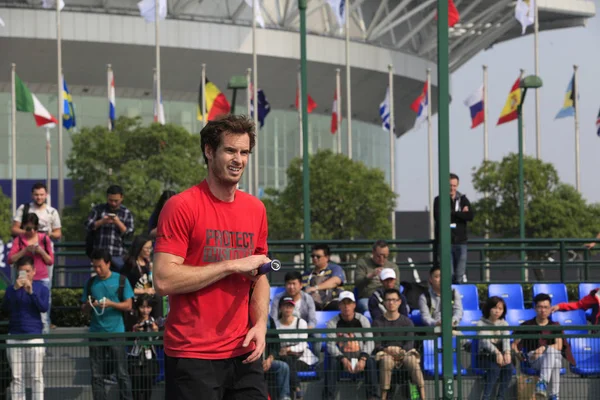 イギリスのアンディ マレーが 2015 上海で 2015年上海マスターズ テニス トーナメントのトレーニング セッション中に描かれています — ストック写真