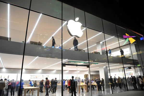 Chińskich Klientów Odwiedzić Apple Store Shenyang Joy City Centrum Handlowe — Zdjęcie stockowe