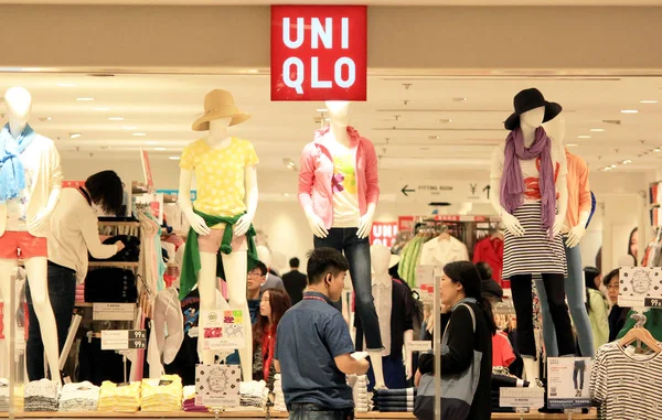 Clientes Loja Uma Loja Uniqlo Shopping Center Cidade Nanjing Leste — Fotografia de Stock