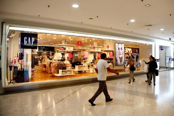 Pedestrians Walk Store Gap Shopping Mall Shanghai China September 2015 — Stock Photo, Image