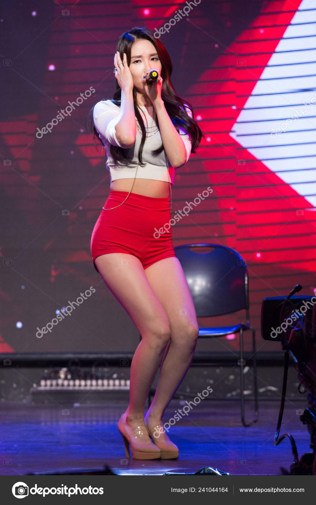 Участница Южнокорейской Женской Группы Fiestar Поет Танцует Время.