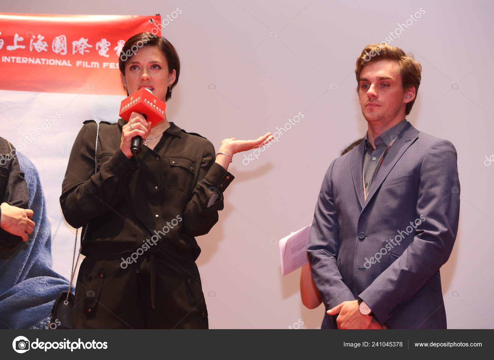 Финская Актриса Криста Косонен Слева Пресс Конференции Рамках.