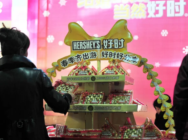File Boutiques Visiteurs Pour Hershey Kisses Chocolat Lors Une Foire — Photo
