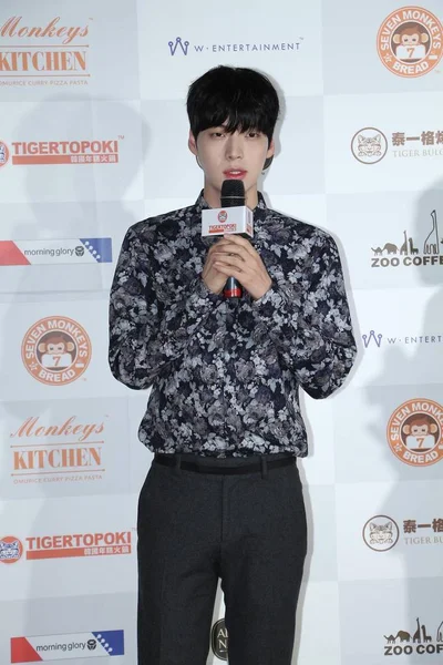 2015年5月23日 韩国演员安杰贤在台湾台北举行的台湾第一动物园控股店开幕式上摆姿势 — 图库照片