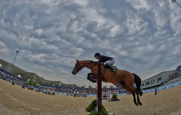 Cavaleiro Equestre Compete Clock Com Jump Durante Grande Prêmio Xangai — Fotografia de Stock