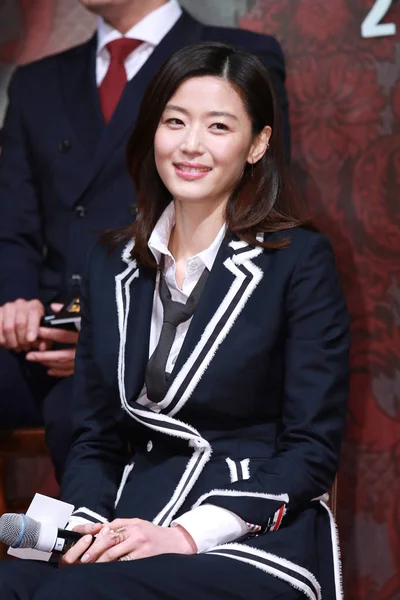 2015年6月22日 韩国女星吉贤在韩国首尔为她的电影 举行的新闻发布会上微笑 — 图库照片