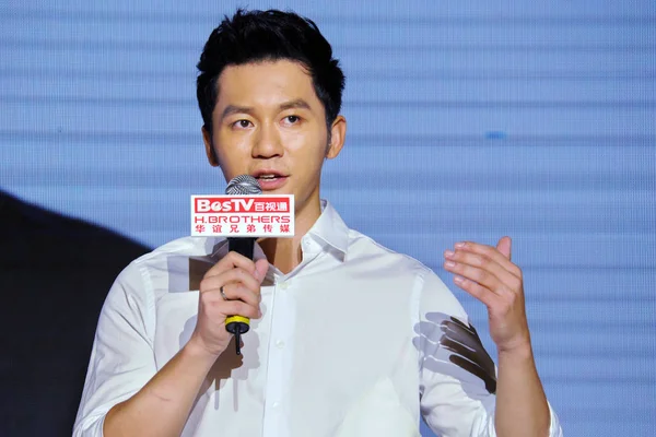 Chiński Aktor Chen Przemawia Podczas Konferencji Prasowej Dla Chin Pierwszy — Zdjęcie stockowe
