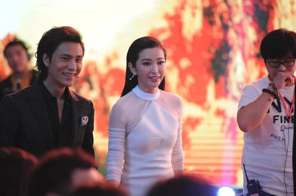 Chinese Actrice Bingbing Centreren Acteur Chen Kun Verlaten Komen Tijdens — Stockfoto