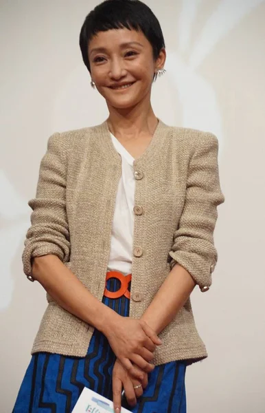 中国の女優周迅の笑顔 初演の時に彼女の映画への旅 アンソニーとの時間 上海で 2015 — ストック写真