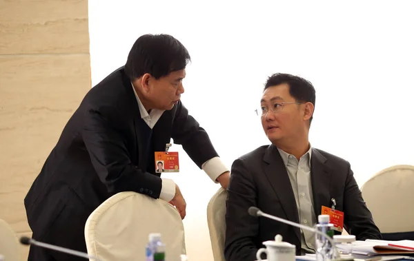 Pony Huateng Derecha Presidente Ceo Tencent Holdings Ltd Habla Con — Foto de Stock