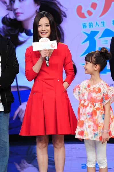 Chinese Actrice Vicki Zhao Wei Links Kind Ster Zihan Glimlach — Stockfoto