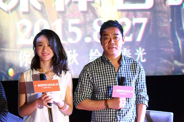 中国女優タン ウェイ 左と香港の俳優ラウ チンワン ポーズ 都物語 映画の記者会見で中国南西部の四川省成都市に 2015 — ストック写真