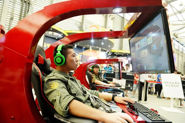 Επισκέπτες Παίζουν Online Παιχνίδια Κατά Διάρκεια Του 13Ου Κίνα Ψηφιακή — Φωτογραφία Αρχείου