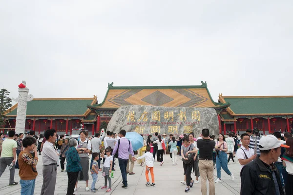 Människor Besöker Den Fullskaliga Replika Det Gamla Sommarpalatset Hengdian Town — Stockfoto