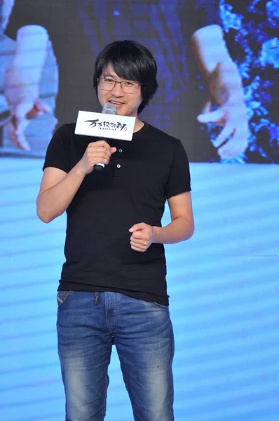 2015年6月9日 中国作家 赛车手韩寒在中国北京举行的喜剧电影 新闻发布会上发表讲话 — 图库照片