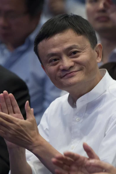 Председатель Alibaba Group Джек Аплодирует Время Церемонии Подписания Стратегического Соглашения — стоковое фото