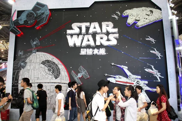 Visitors Walk Stand Star Wars 11Th China International Comics Games — Stock Photo, Image