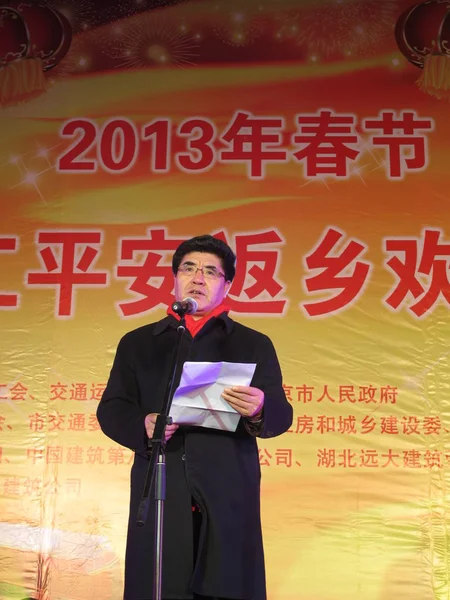2013年1月27日 时任中华全国总工会副主席的王玉普在北京市农民工活动上发表演讲 — 图库照片