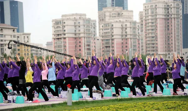 Obecnymi Mamami Uczestniczyć Największych Klasa Grupa Joga Mieście Shenyang Prowincji — Zdjęcie stockowe