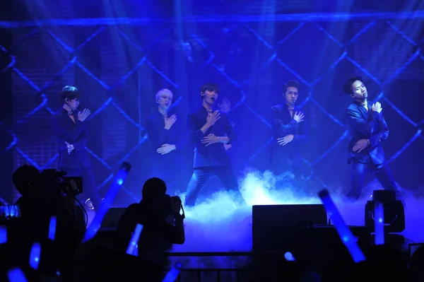 Les Membres Boys Group Sud Coréen Vixx Produisent Dans Une — Photo