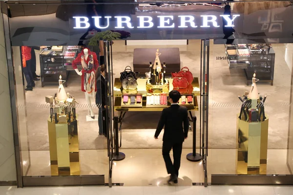 Över Burberry Boutique Ett Köpcentrum Shanghai Kina December 2014 — Stockfoto