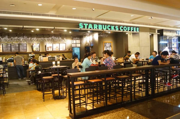 Soubor Zákazníci Vychutnat Kávu Starbucks Kávu Cafe Shenzhen City Provincie — Stock fotografie