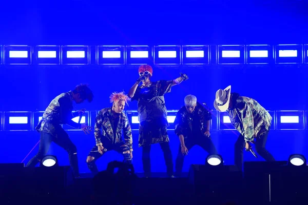 Mitglieder Der Südkoreanischen Boygroup Bigbang Treten Während Der Welttournee Made — Stockfoto