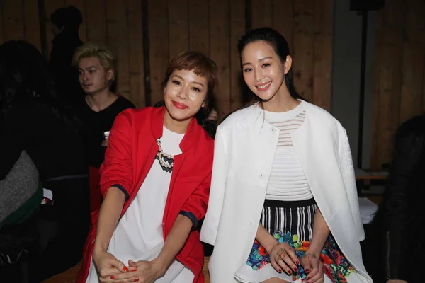 Hongkongse Actrice Karena Lam Linker Taiwanees Actrice Janine Chang Pose — Stockfoto