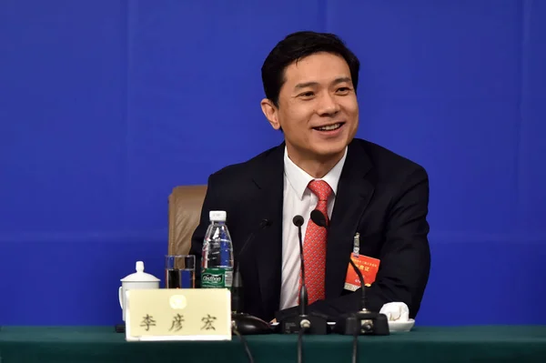 Robin Yanhong Formand Administrerende Direktør Baidu Smiler Pressekonference Til Den - Stock-foto