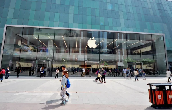 Pedestres Passam Pela Apple Store Shopping Shenyang Joy City Cidade — Fotografia de Stock