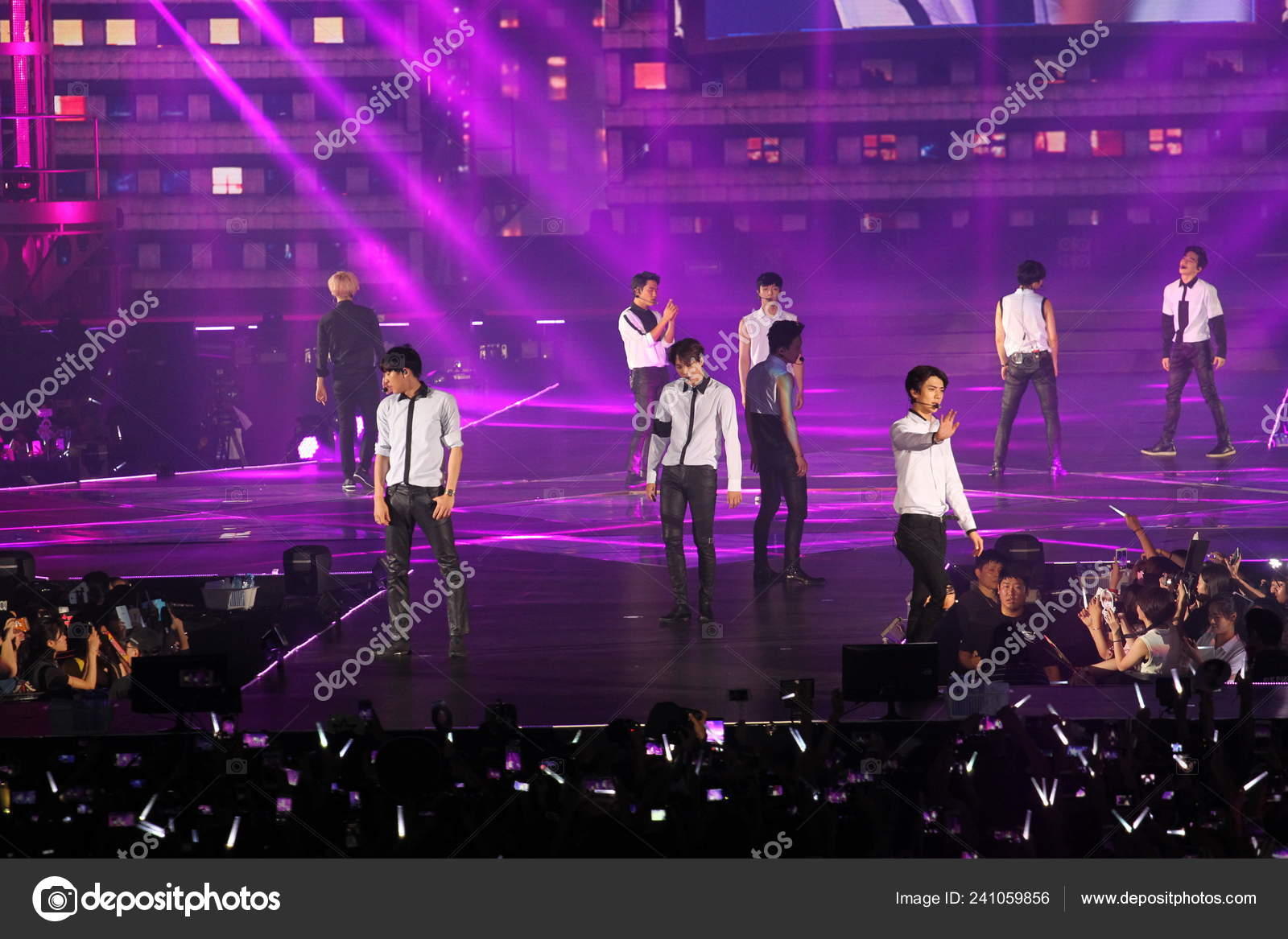 Участники Южнокорейско Китайской Бойз Группы Exo Выступили Время.