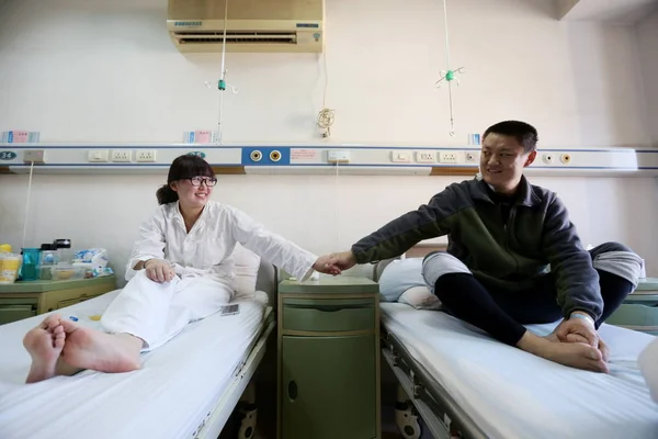 Der Urämie Erkrankte Fangdong Rechts Und Seine Frau Sun Guofang — Stockfoto
