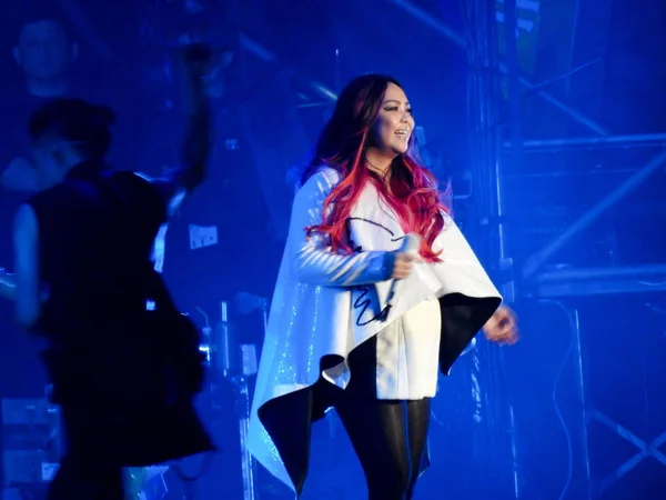 2015 日中国南西部の貴州省貴陽市で彼女のコンサートの間に台湾の歌手 メイ笑顔 — ストック写真