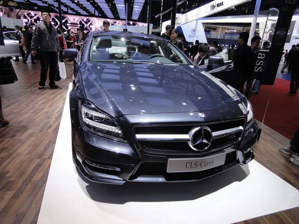 Visitors Look Mercedes Benz Cls Class Car 15Th Shanghai International — Stock Photo, Image