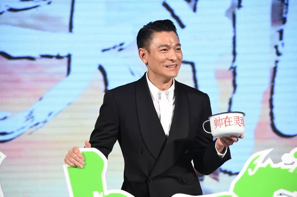 香港演员兼歌手刘德华在中国北京举行的新片 失落与爱 新闻发布会上摆姿势 — 图库照片