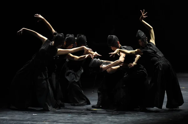Dansers Presteren Tijdens Het Debuut Van Chinese Dancing Master Yang — Stockfoto
